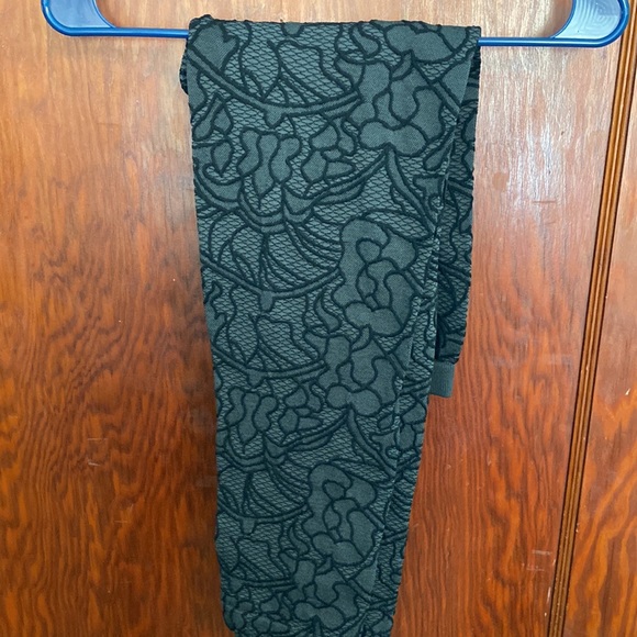 Gray and black patterned leggings - Picture 1 of 5